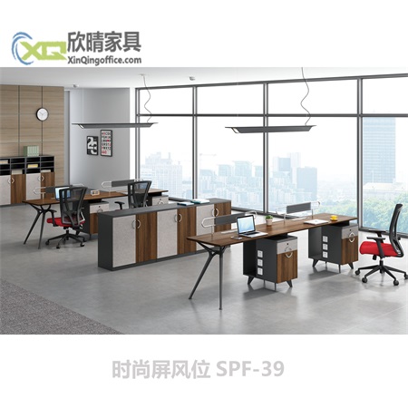 屏风式办公桌设计灵活自由，满足企业团队办公需求